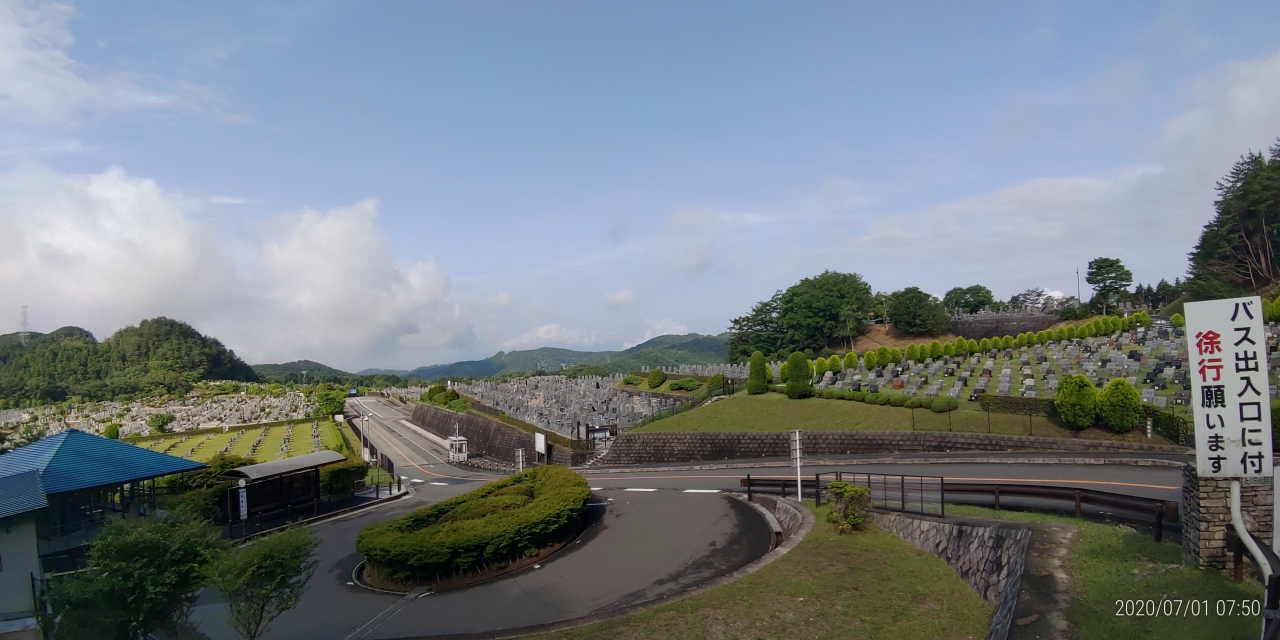 霊園北入口からの園内風景