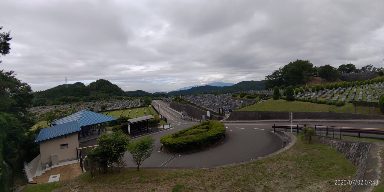 霊園北入口から園内風景