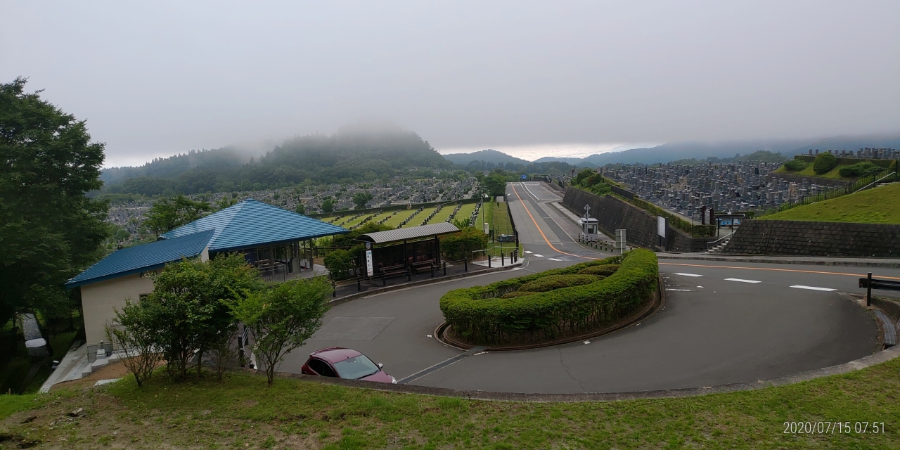 霊園北入口から園内風景