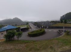 霊園北入口から園内風景