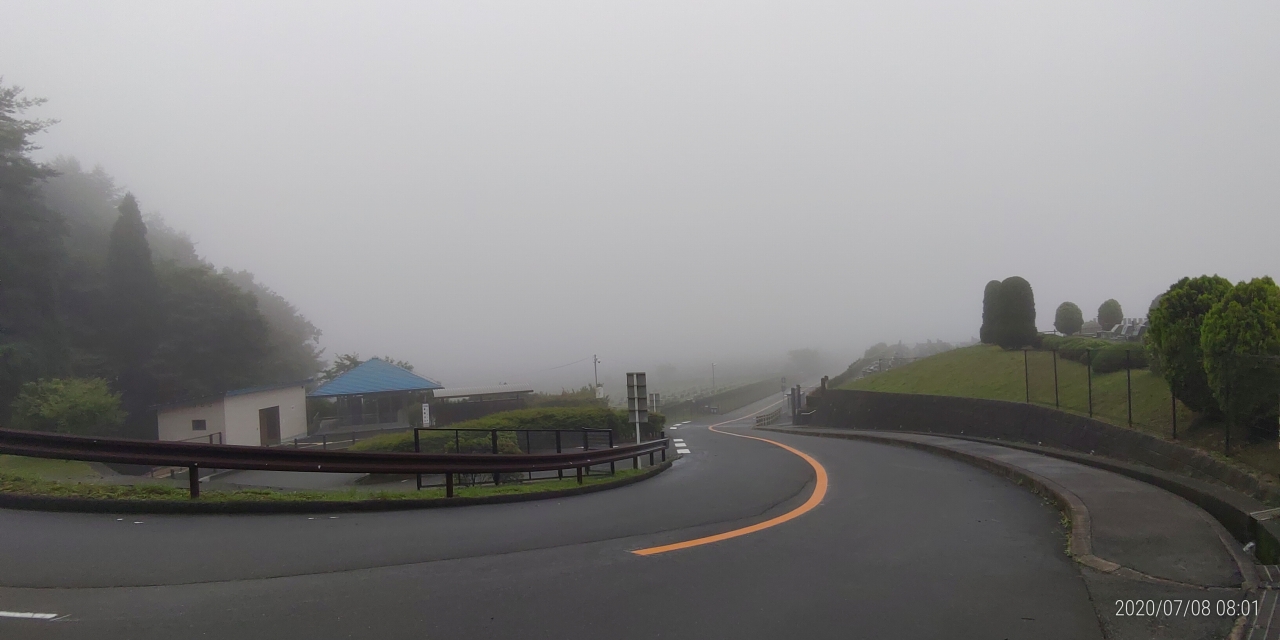 霊園北入口から園内風景