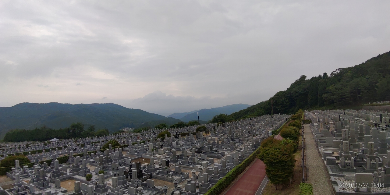 11区7番墓所から園内（金）風景