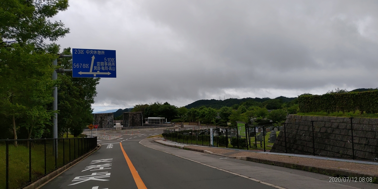 バス通り・モニュメント風景