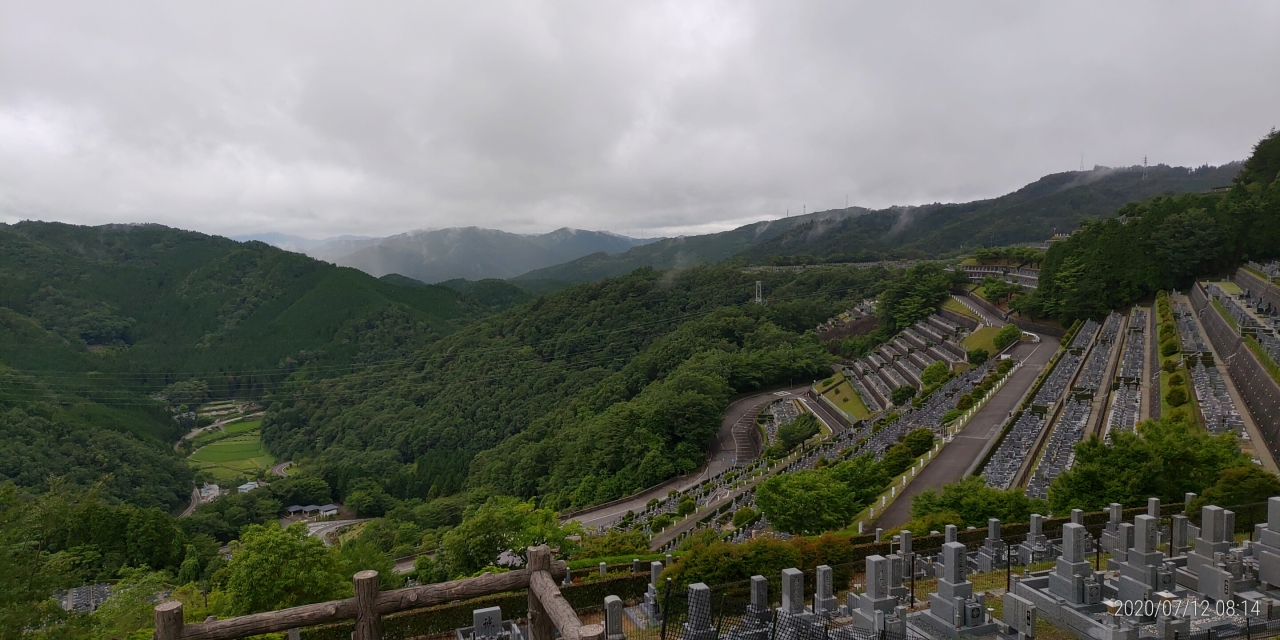 7区3番上段駐車場から階段墓域風景