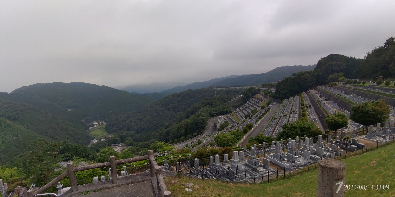 7区3番最上段駐車場から墓所風景