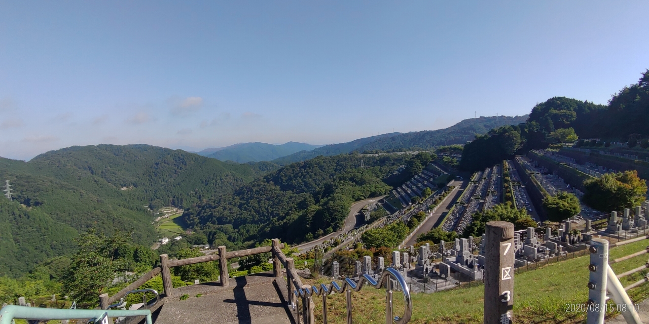 7区3番上段駐車場から階段墓域風景