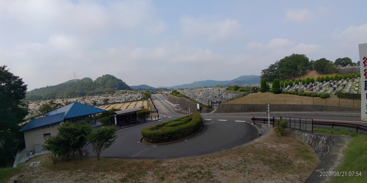 霊園北入口から園内風景