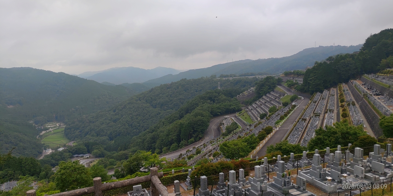 7区3番上段駐車場から階段墓域