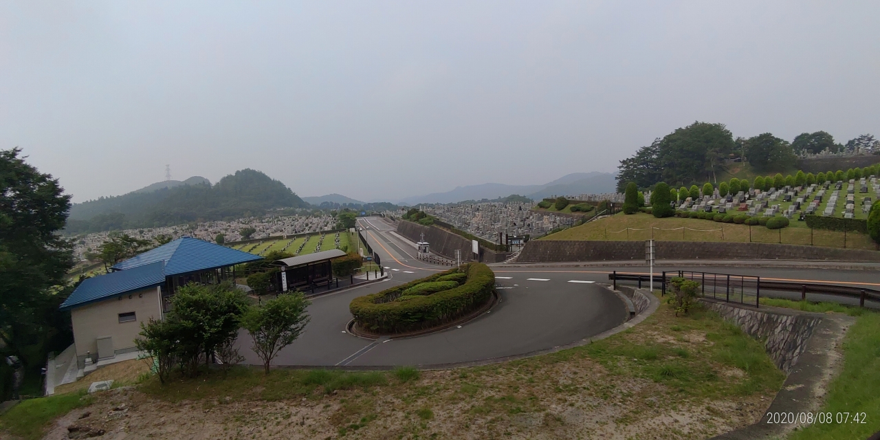 霊園北入口から園内風景