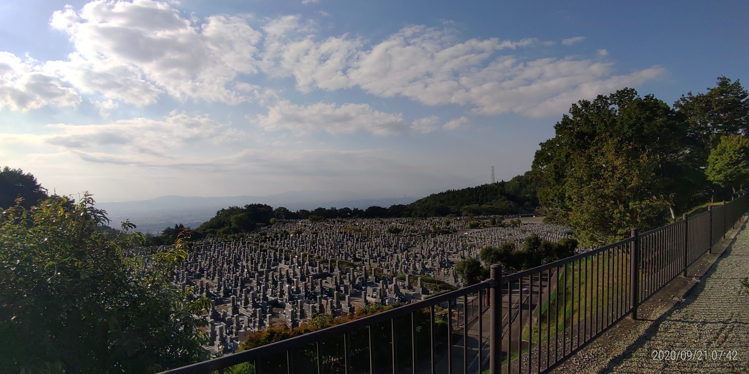 11区1番墓所から園内（南）風景