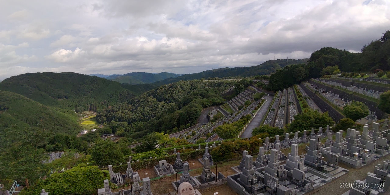 7区3番最上段駐車場から墓所風景