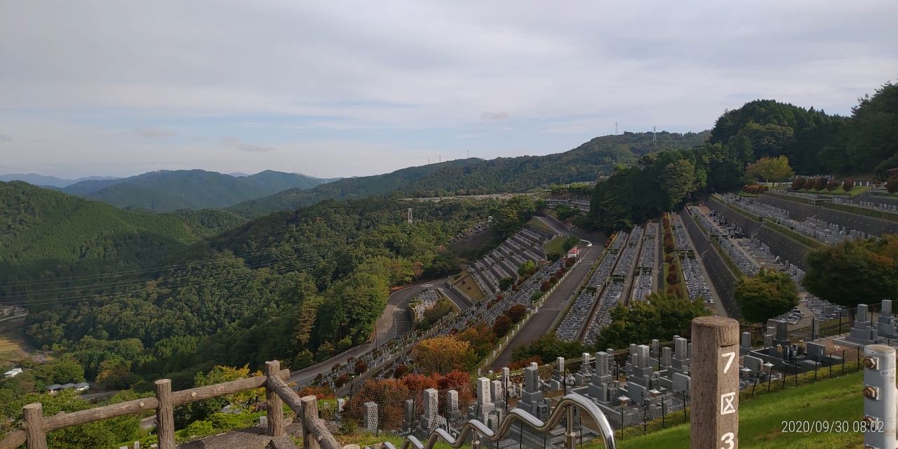 7区3番最上段駐車場から墓所風景