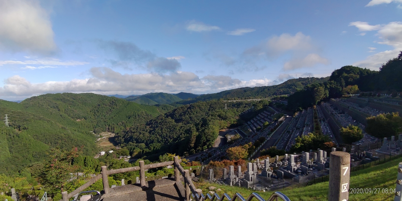 7区3番上段駐車場から階段墓域風景