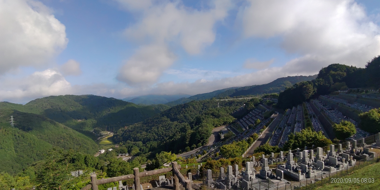 7区3番墓所上段駐車場から階段墓域風景