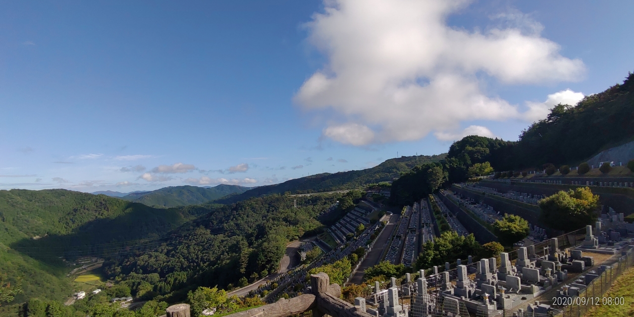 7区3番上段駐車場から階段墓域風景