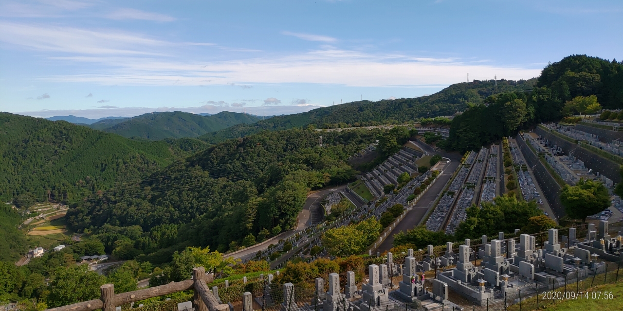 7区3番上段駐車所場から階段墓域風景