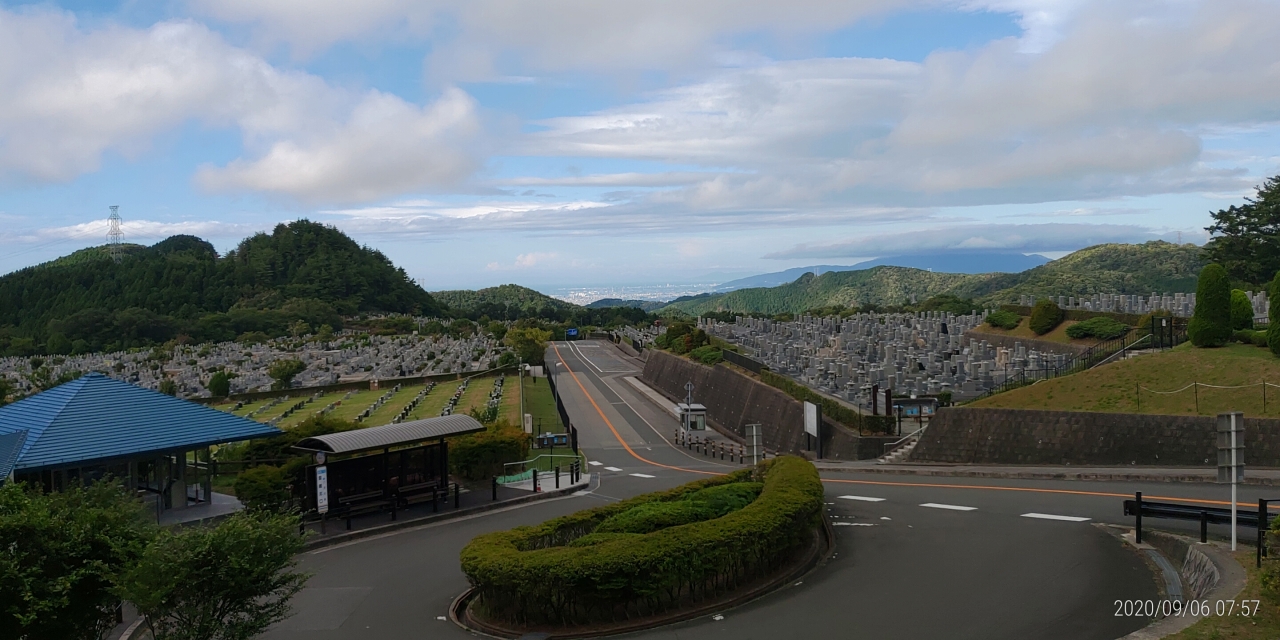 霊園北入口から園内風景