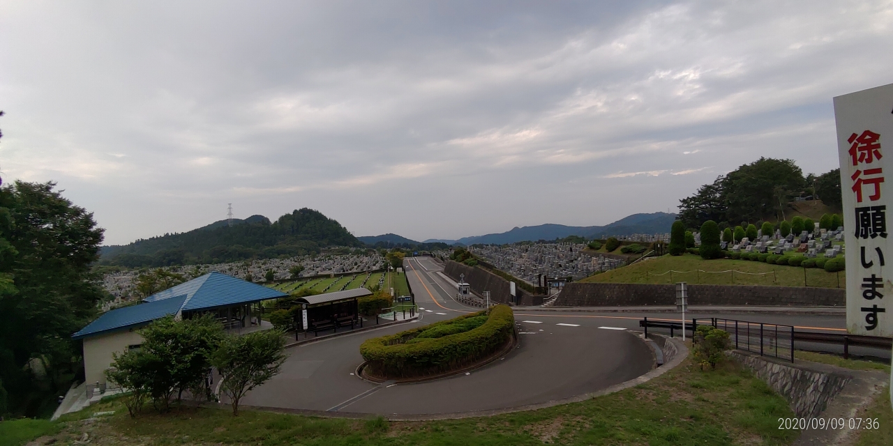 霊園北入口から園内風景