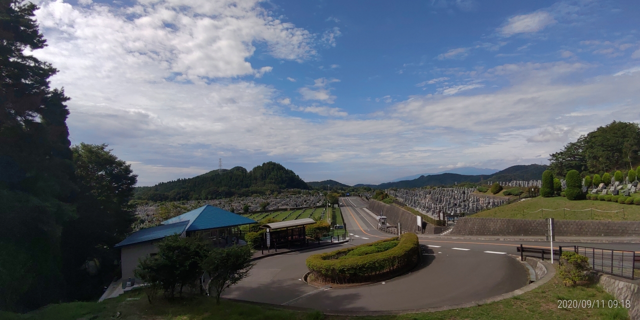 霊園北入口から園内風景