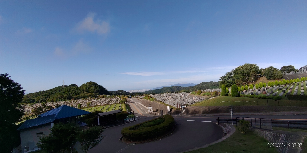 霊園北入口から園内風景