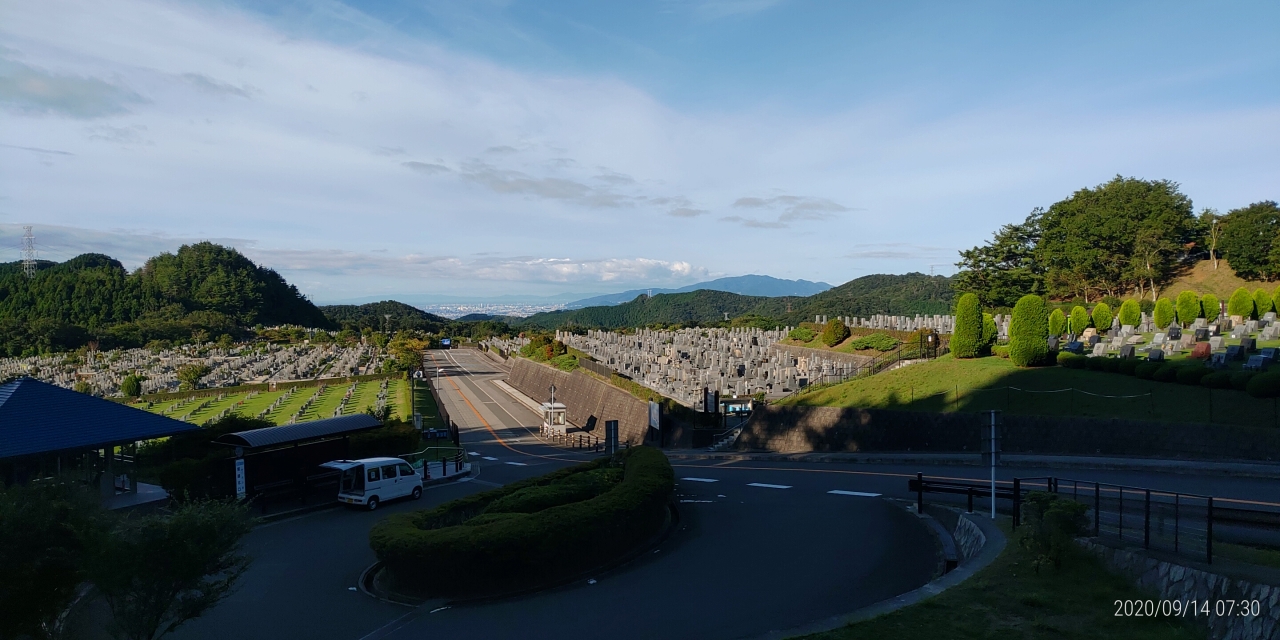 霊園北入口から園内風景