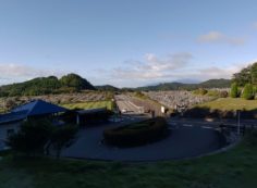 霊園北入口から園内風景