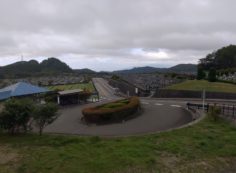 霊園北入口から園内風景