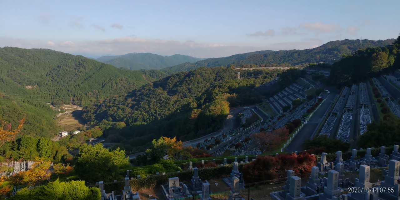 7区3番最上段駐車場から墓所風景