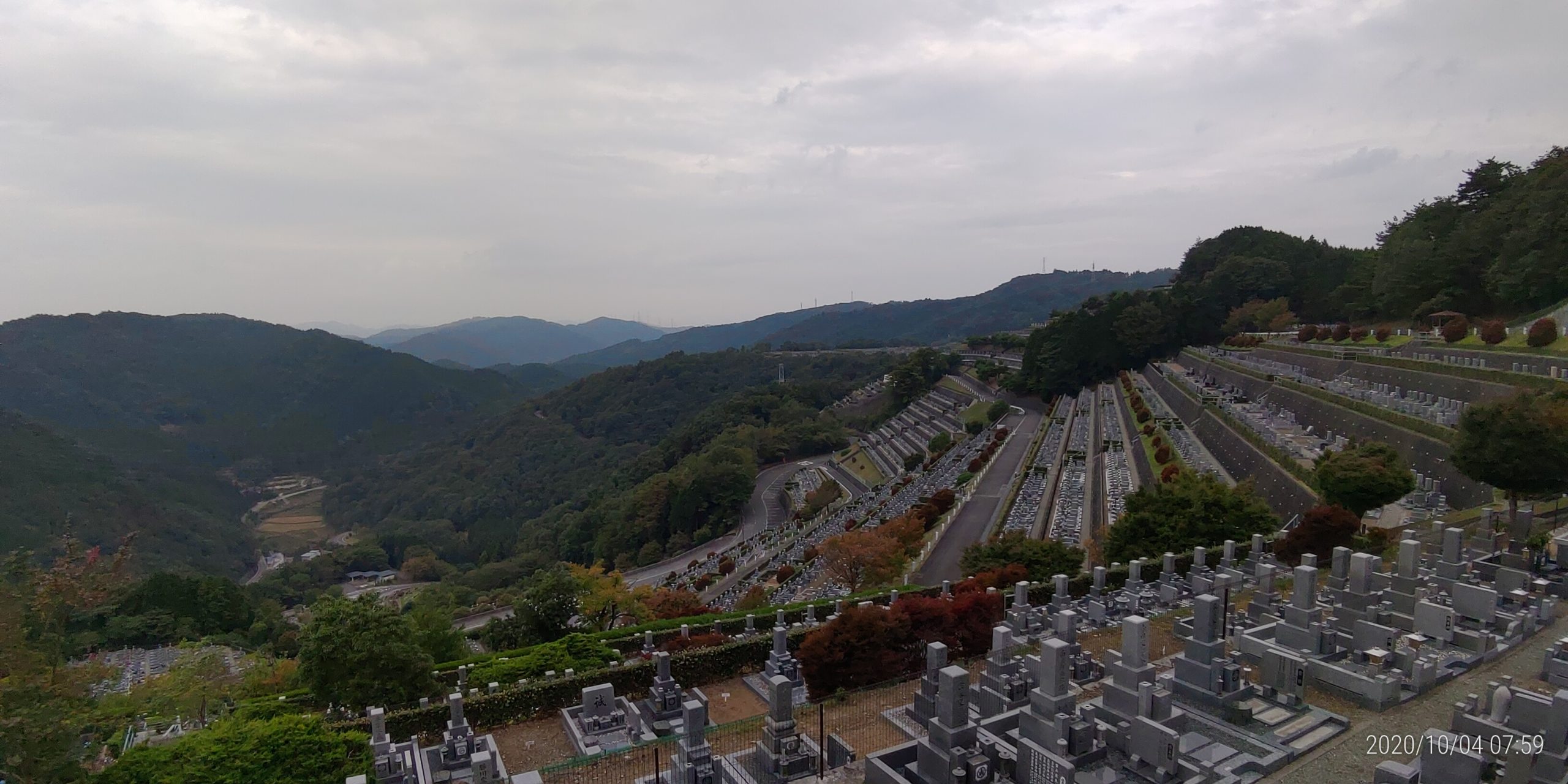 7区3番最上段駐車場から階段墓域風景