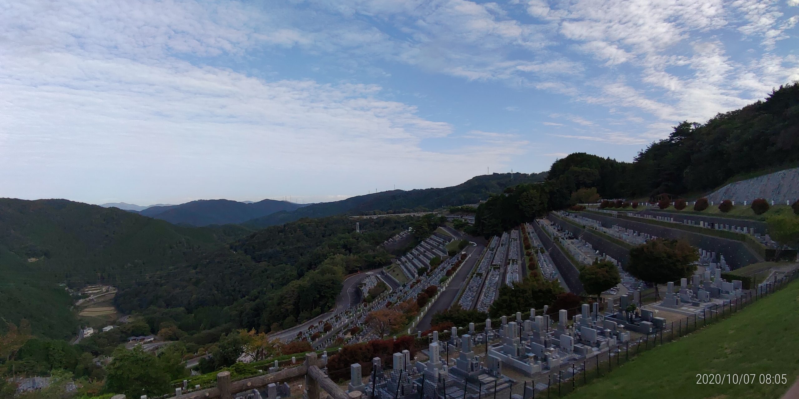 7区3番上段駐車場から階段墓域風景