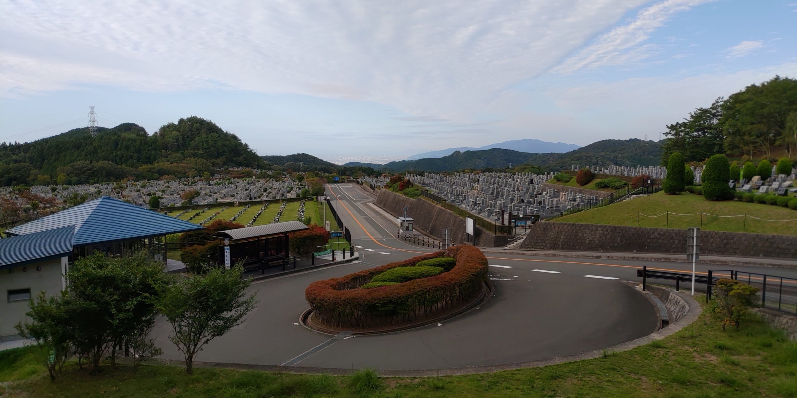 霊園北入口から園内風景