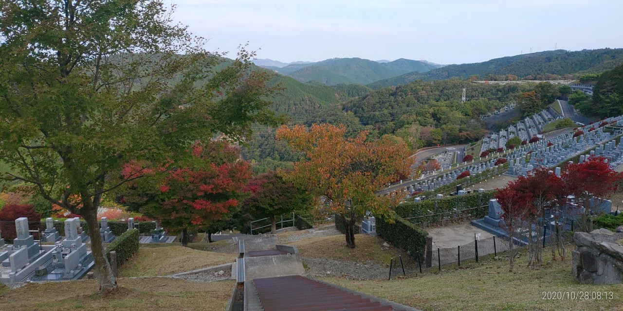 7区7番上段駐車場から階段墓域