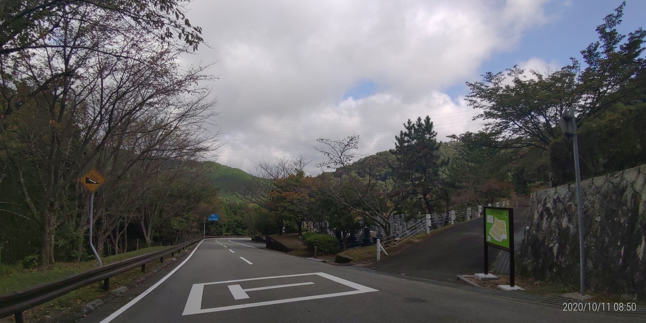 バス通り・5区1番墓所風景