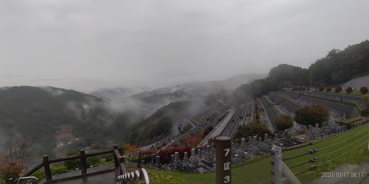 7区3番最上段駐車場から墓所風景