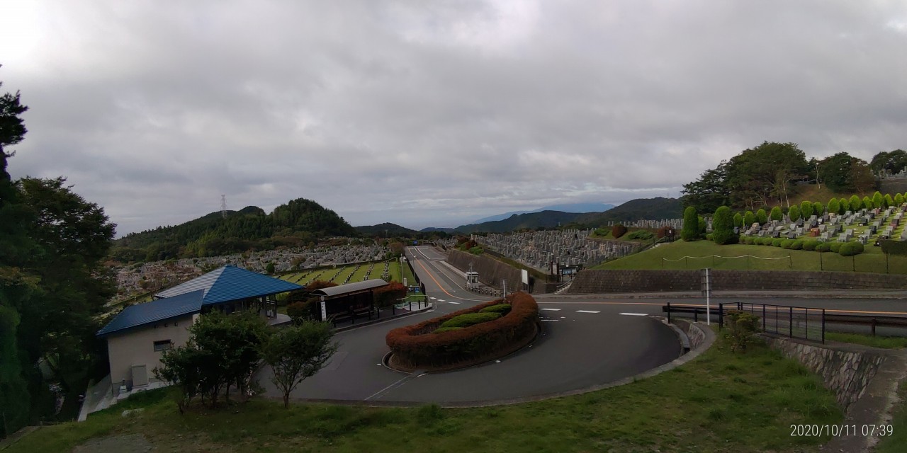 霊園北入口から園内風景