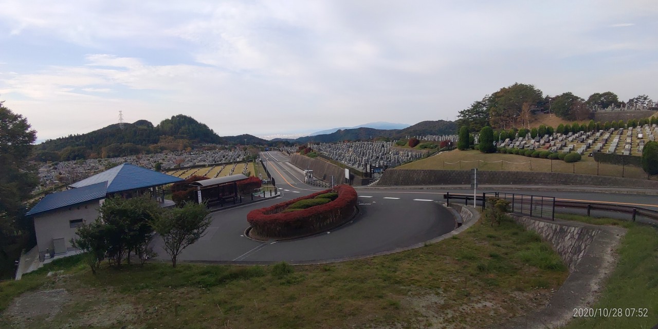 霊園北入口から園内風景