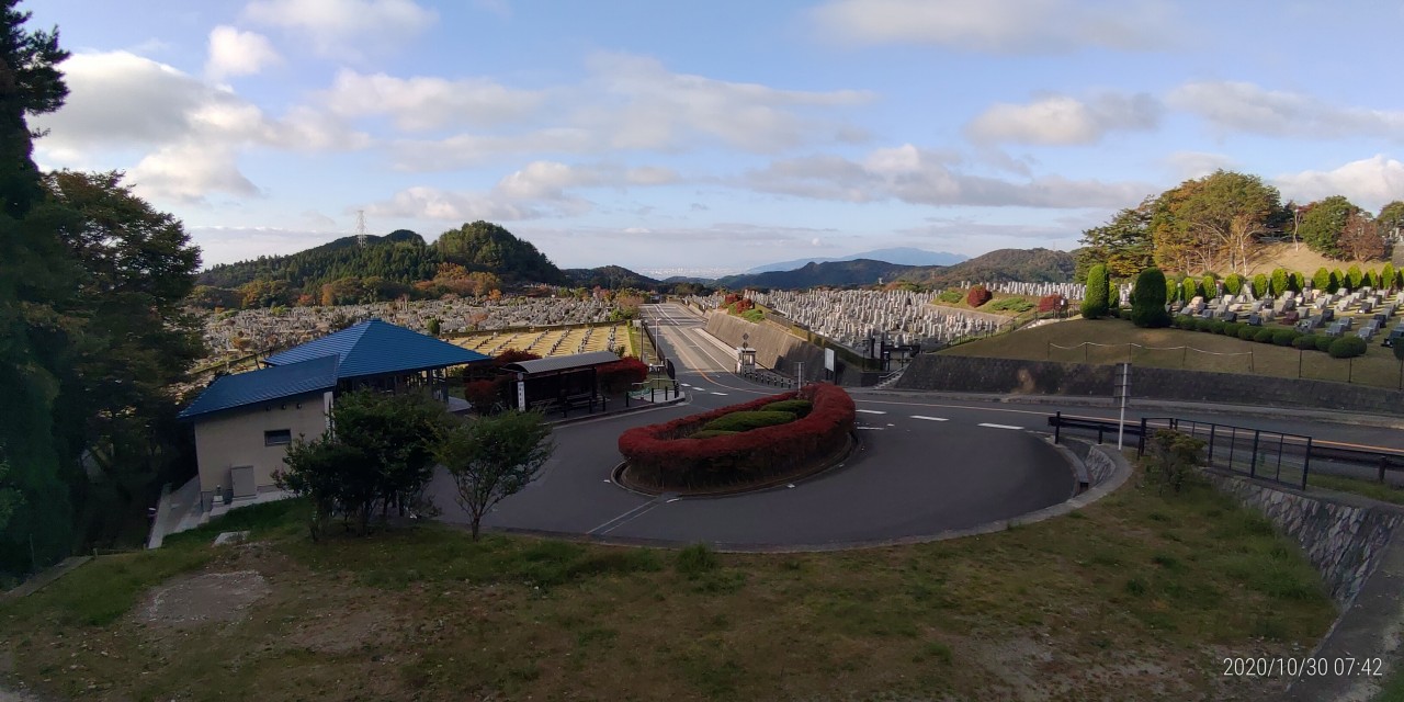 霊園北入口から園内風景