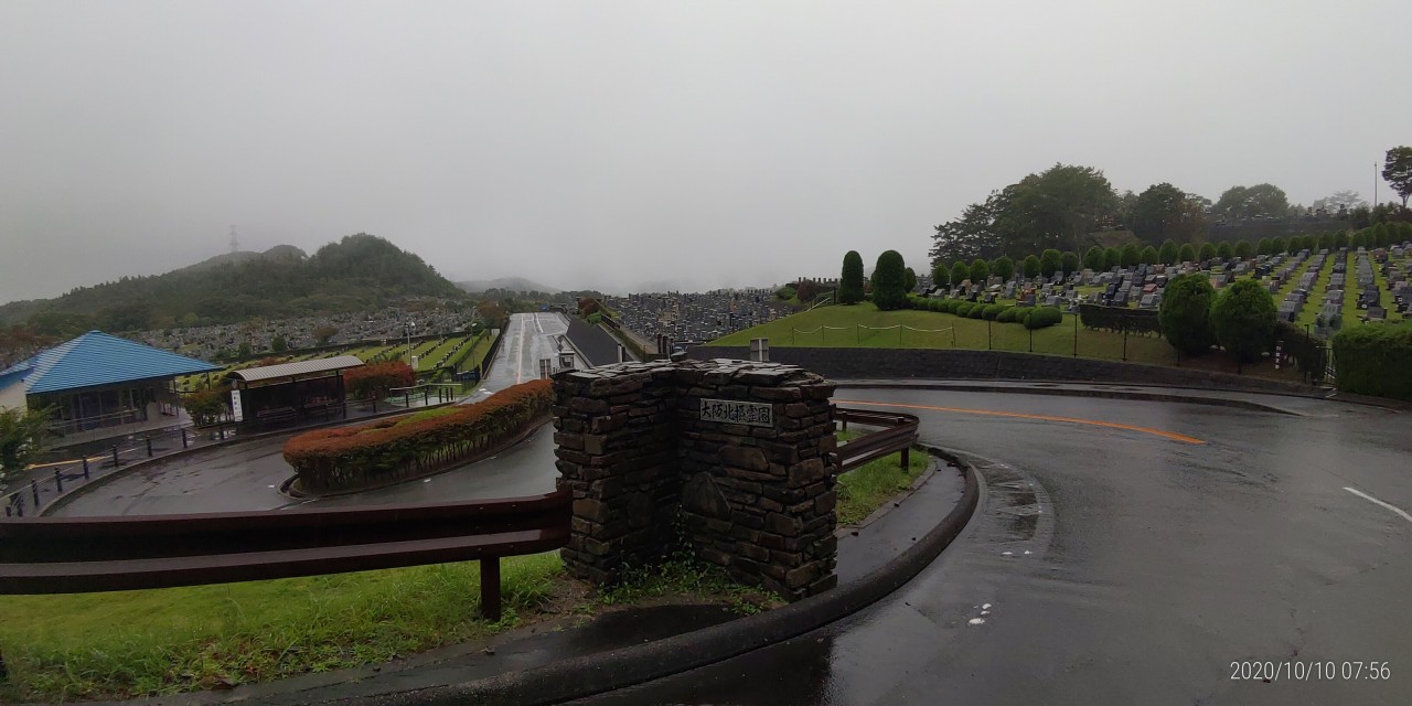 霊園北入口から園内風景