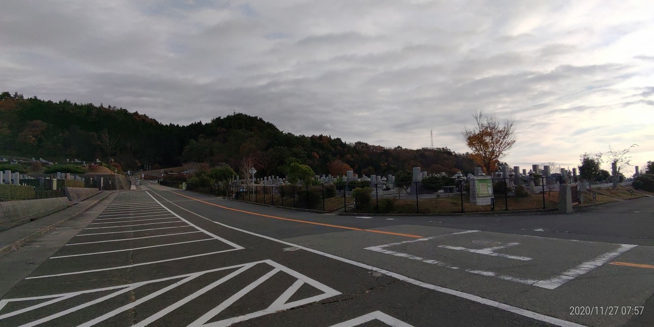 バス通り・1区墓所から東風景