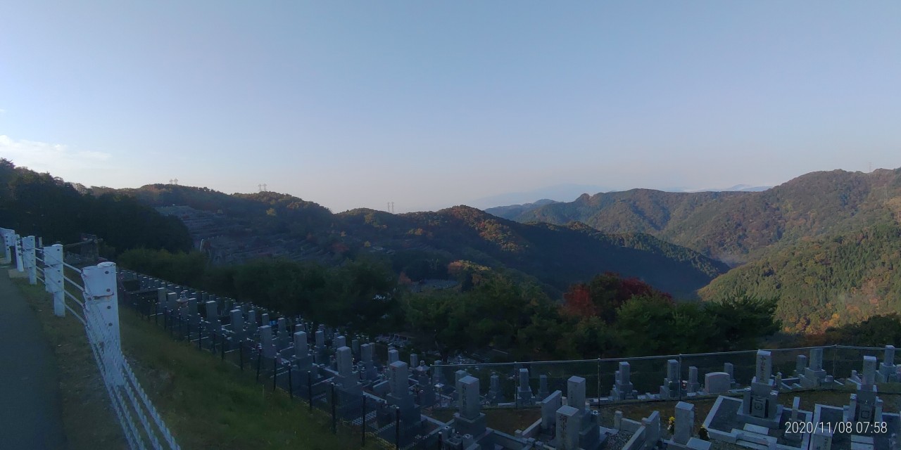 8区4/5番枝道から階段墓域風景