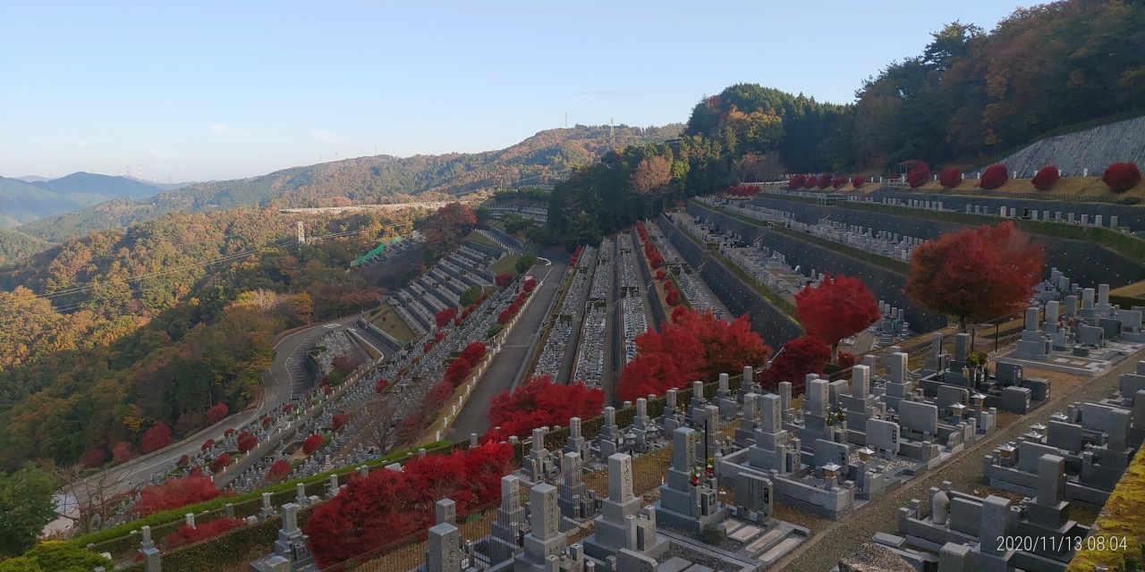 7区3番上段駐車所場から階段墓域風景