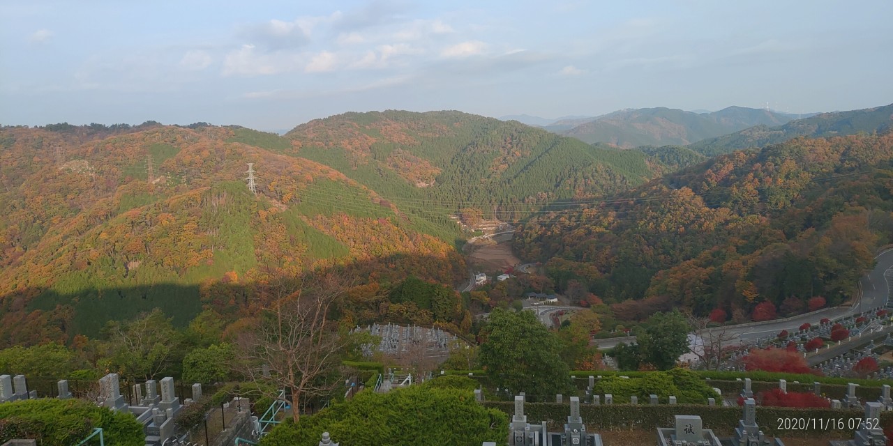 7区3番上段駐車場から階段墓域（西）風景