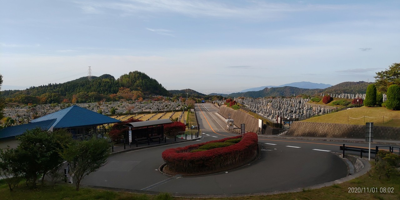 霊園北入口から園内風景