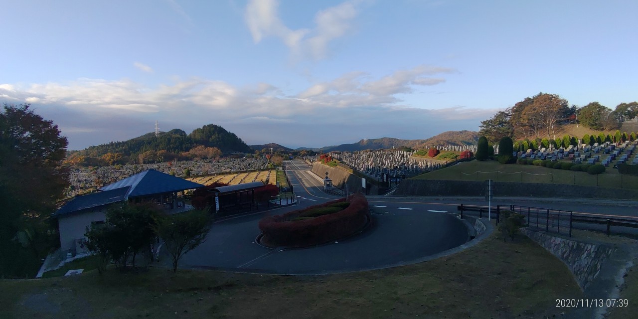 霊園北入口から園内風景