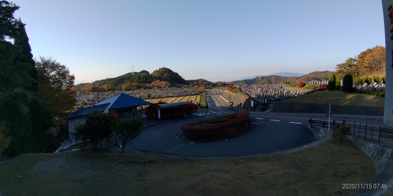 霊園北入口から園内風景