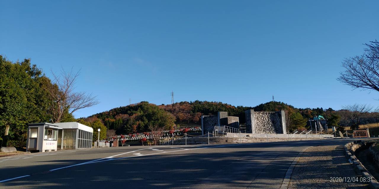 中央休憩所からモニュメント風景