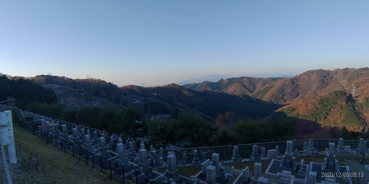 8区4/5番枝道から階段墓域風景