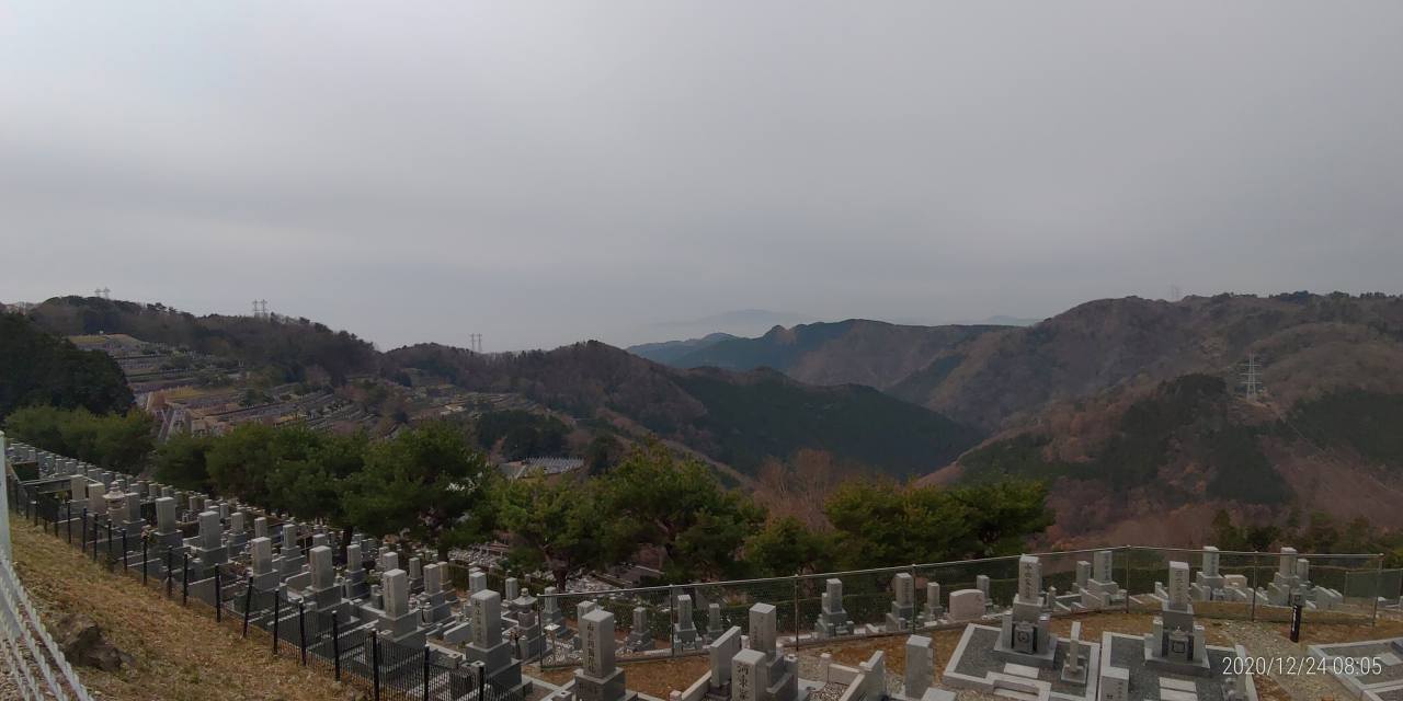 8区4/5番枝道から階段墓域風景