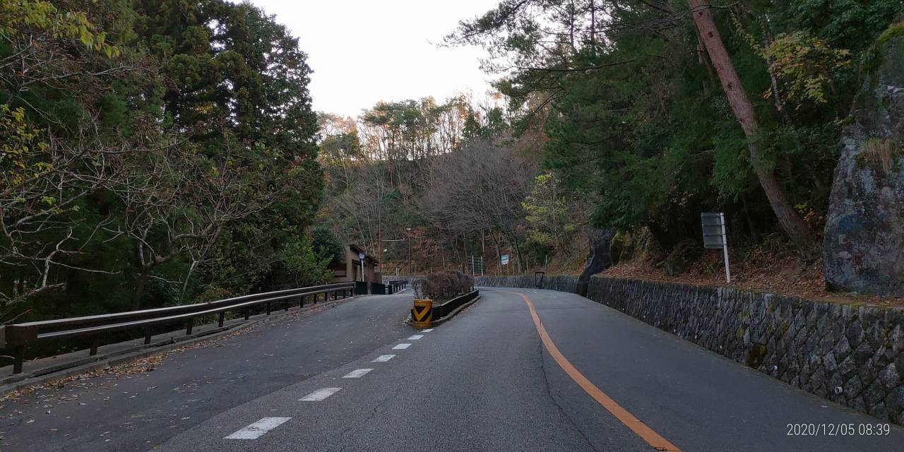 10区バス停風景