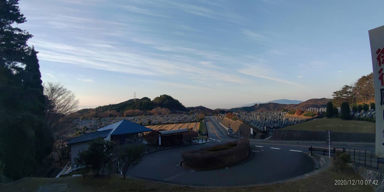 霊園北入口からの園内風景